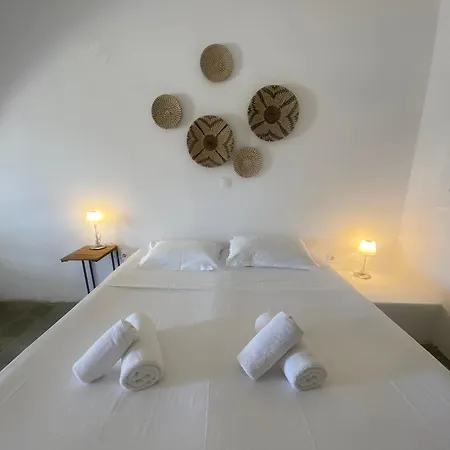 Iliopetra * Chrisi Akti (Paros)
