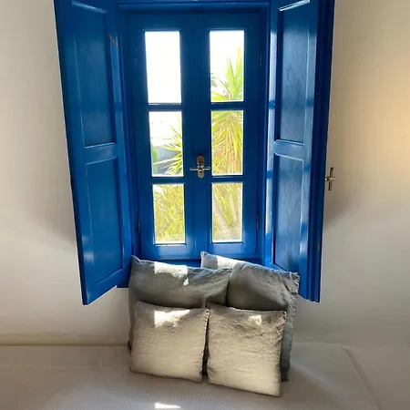 Iliopetra מלון דירות 3*