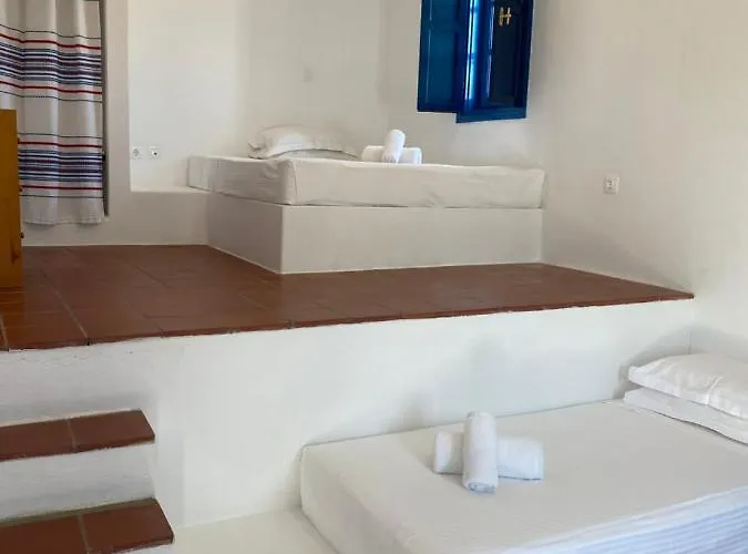 Iliopetra Chrisi Akti (Paros)