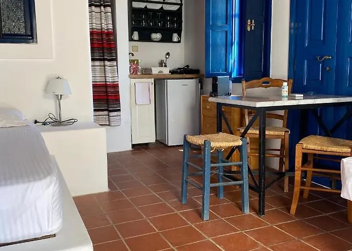 Iliopetra Chrisi Akti (Paros)