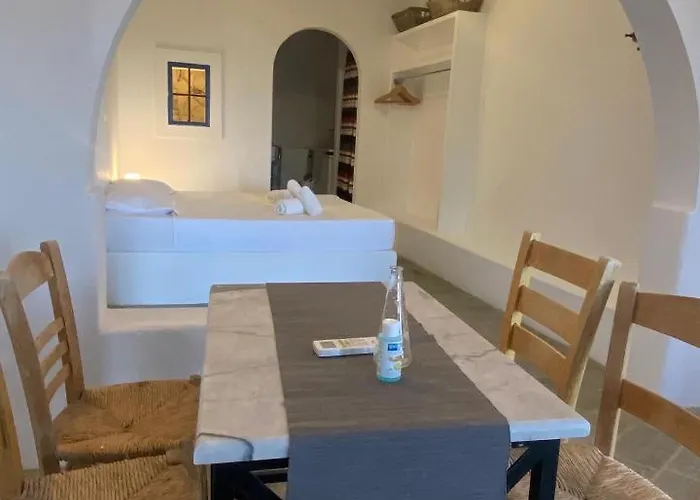 Iliopetra Chrisi Akti (Paros)