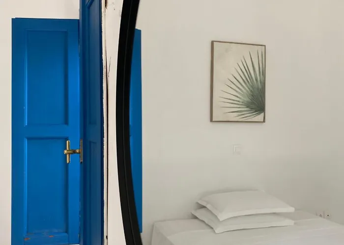 Iliopetra Chrisi Akti (Paros)