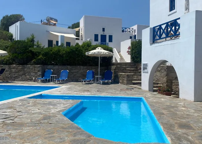 Iliopetra Chrisi Akti (Paros)